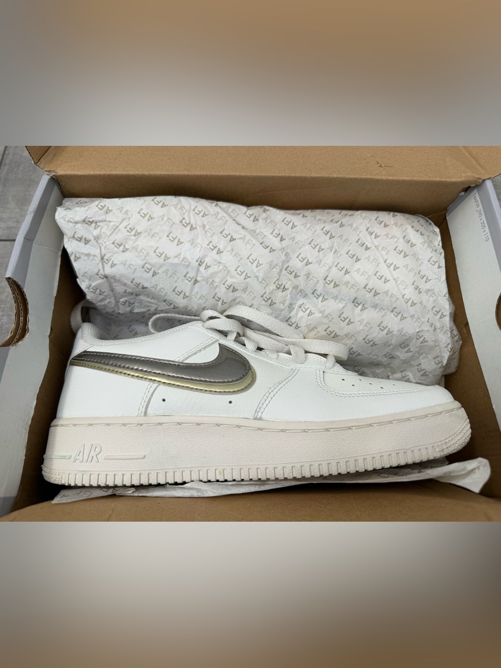 Nike Air Force 1 LV8 Double Swoosh White Gold Silver Sneakers Size 6Y or 7.5W